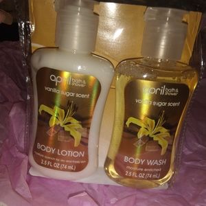 NWT VANILLA SUGAR TRAVEL SET